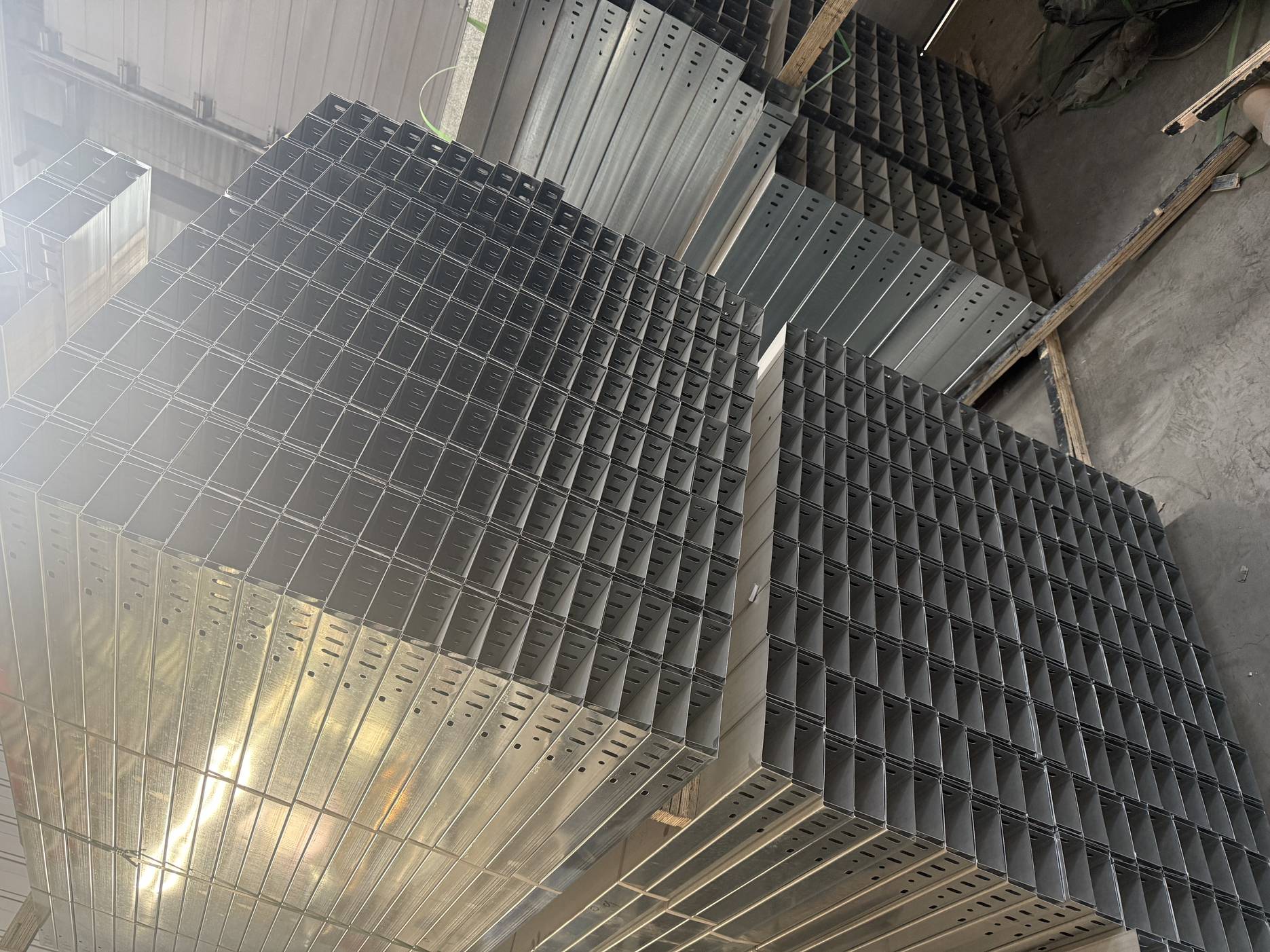 连云港市金属桥架工业厂房桥架 - 方案